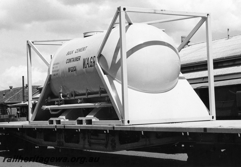 P01942
Bulk cement container 2201, side and end view.
