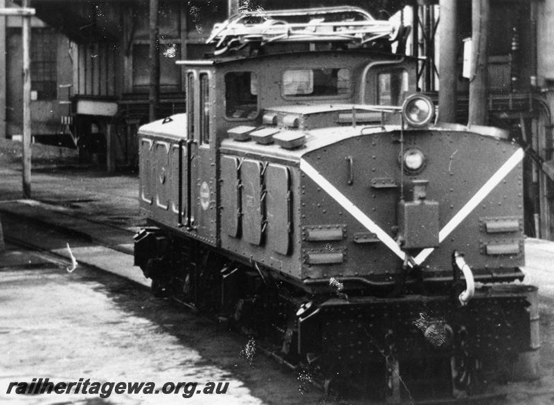 P01957
SEC electric loco No.1, side and front view
