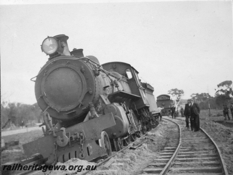 P01979
Derailment of  an E class locomotive at Boundain, NWM line, front and side view. Date of derailment 21/7/1941.
