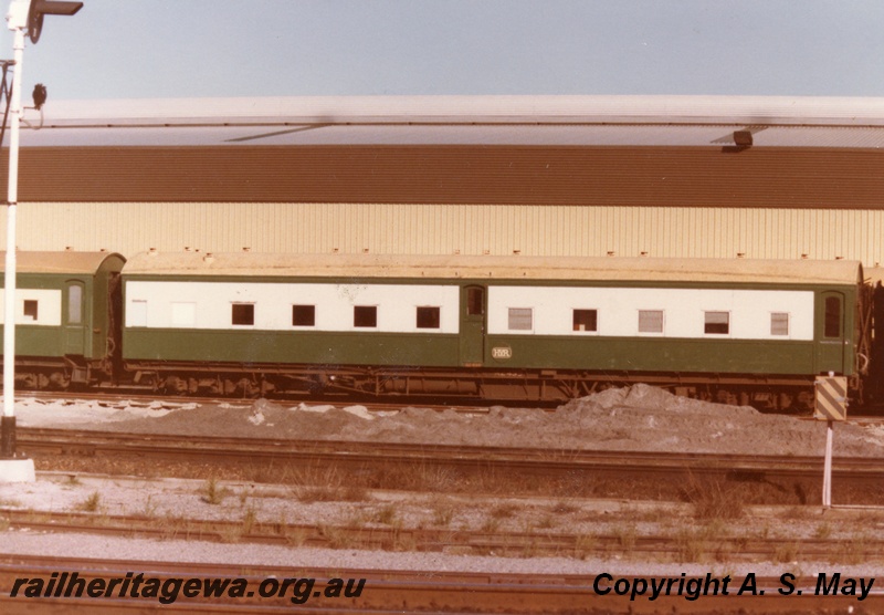 P01993
AZ class 439, searchlight signal, trackside telephone box, Claisebrook, side view
