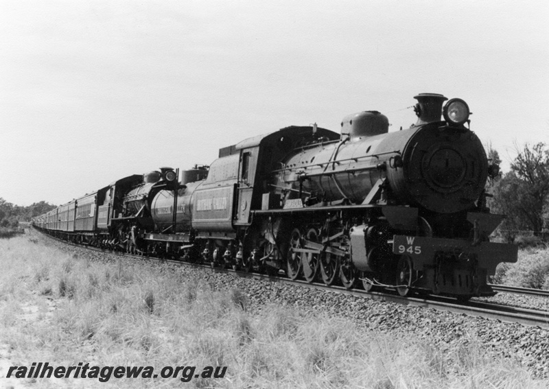 P01995
W class 945 and W class 908, HVR tour train to Yarloop fro 