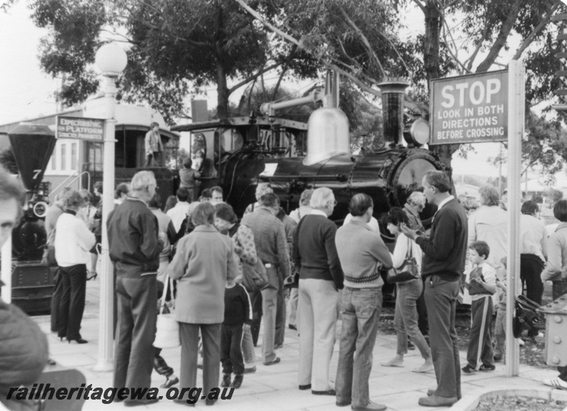 P02043
A class 11, Rail Transport Museum, crowd in front of the loco for the centenary celebrations of the loco
