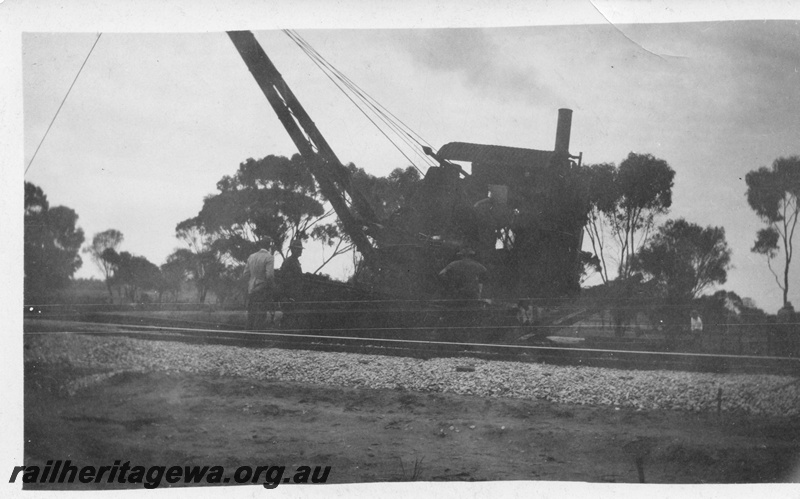 P02062
Steam crane, bridge construction, side view, possibly Guildford
