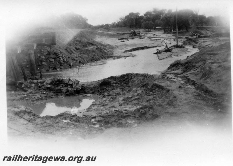 P02163
1 of 3 images of the flooding at Kulyalling Bridge, GSR line, 