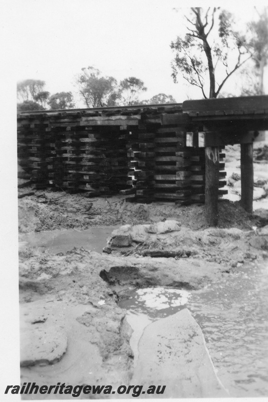 P02164
2 of 3 images of the flooding at Kulyalling Bridge, GSR line, shows pigsty supporting the bridge
