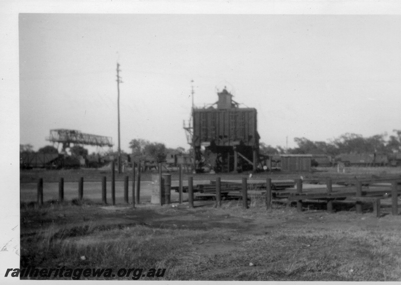 P02173
Coal stage, Midland Loco Depot, Coal Dam crane in the background.
