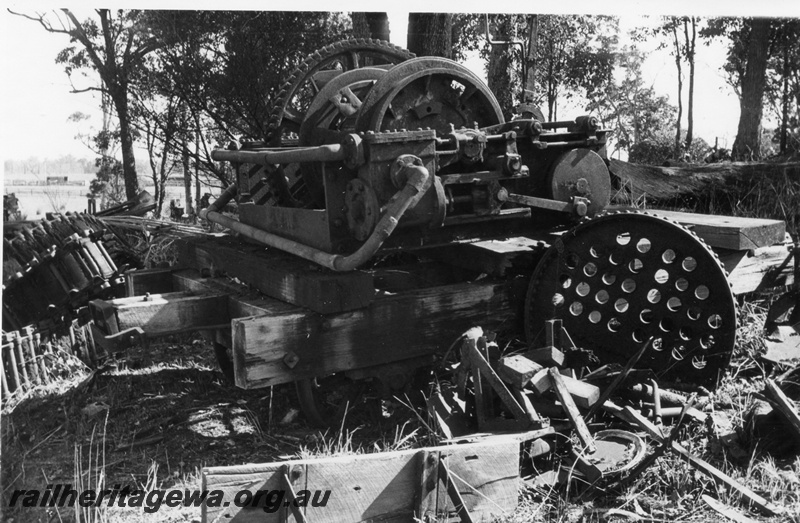 P02186
Steam winch, Adelaide Timber Co. derelict.
