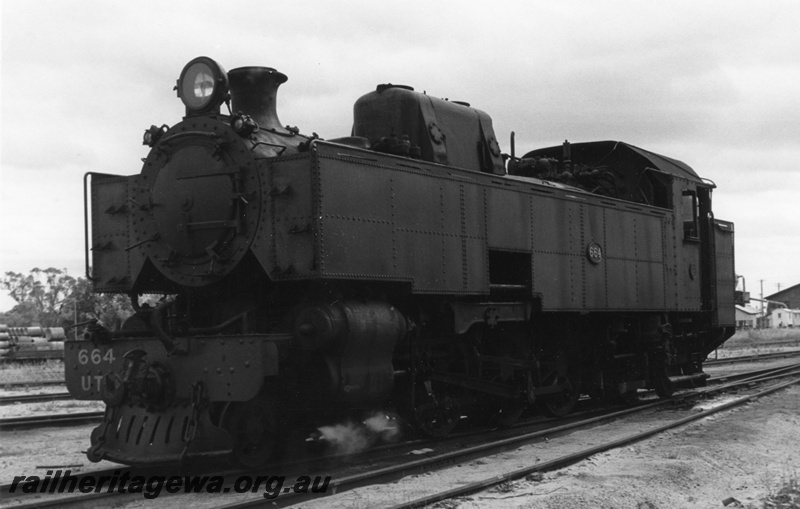 P02231
UT class 664, Midland, front and side view
