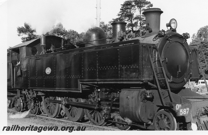 P02236
DM class 587, Subiaco Yard, side and front view.
