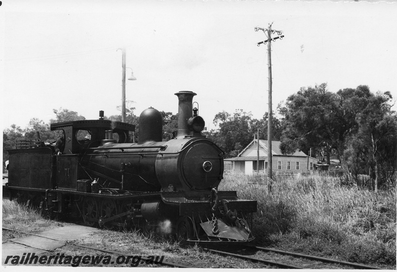 P02252
Millars loco G class 71, Yarloop, SWR line, side and front view.
