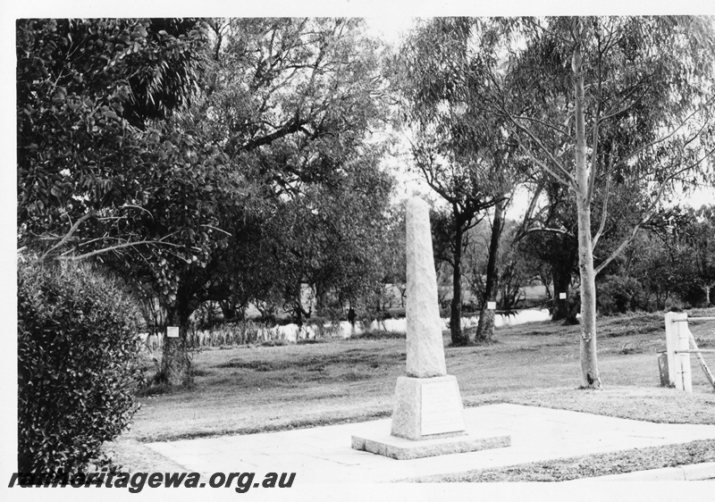 P02275
Obelisk marking the site of the mill and landing for the Mason Bird Tramway
