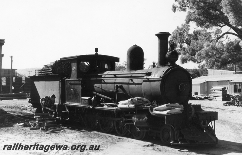 P02303
Millars G class 71, Yarloop, side and front view.
