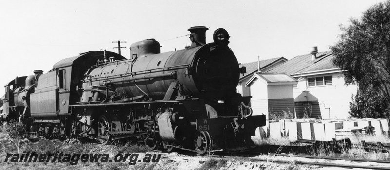 P02306
W class 951, Collie, BN line, side and front view.
