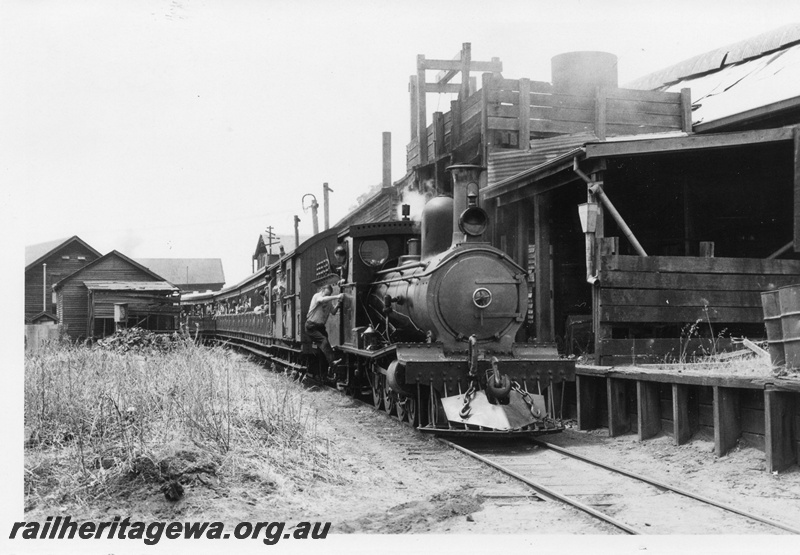 P02330
Millars loco G class 71, heading the 