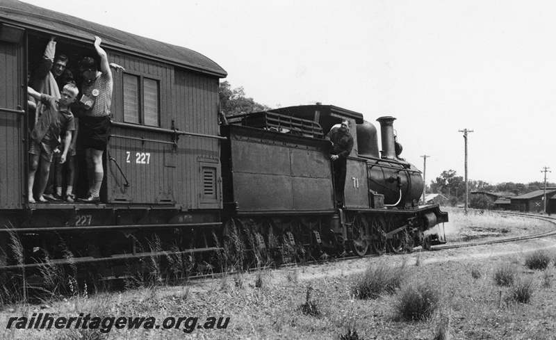 P02332
Millars loco, G class 71 coupled to Z class 227 on the 