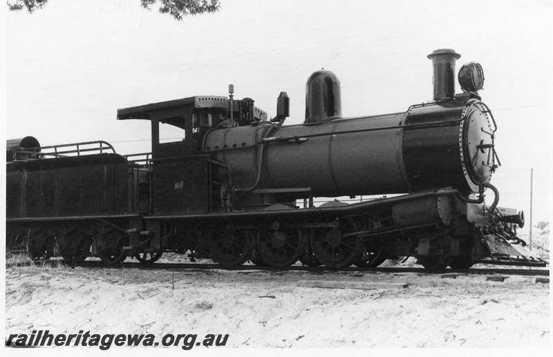 P02344
YX class 86, Rail Transport Museum, side and front view.
