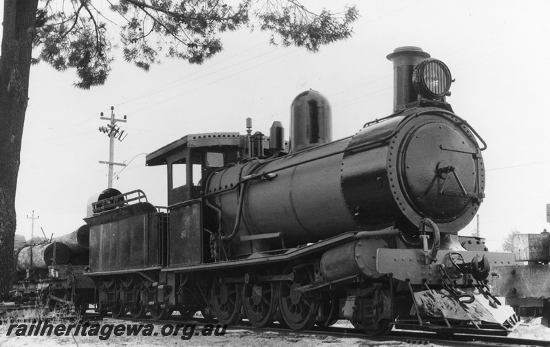 P02345
YX class 86, Rail Transport Museum, side and front view.
