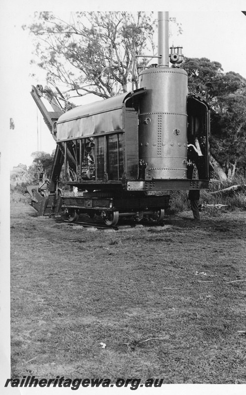 P02355
Steam excavator, Whiteman Park, side and end view, on display
