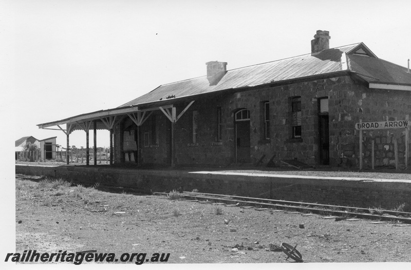 P02361
Station building, nameboard, Broad Arrow, KL line, trackside and end view.
