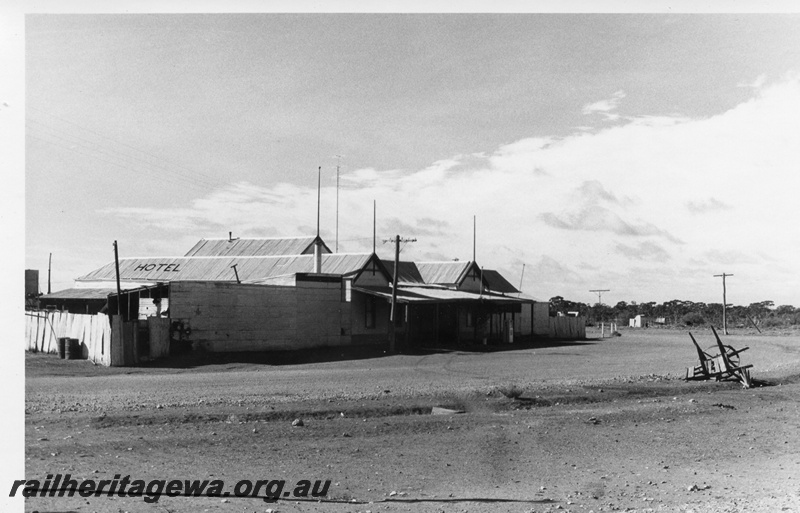 P02362
Hotel, Broad Arrow, streetside view.
