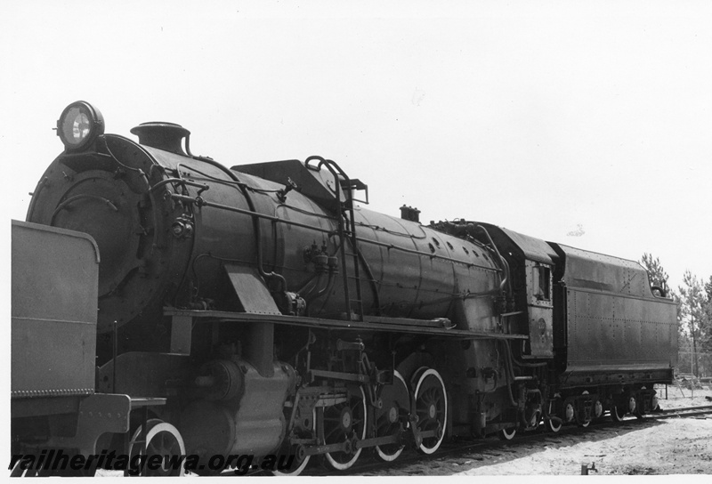 P02398
V class 1220, Rail Transport Museum, front and side view.
