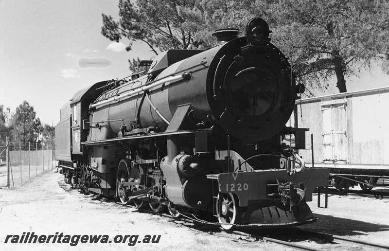 P02400
V class 1220, Rail Transport Museum, side and front view.
