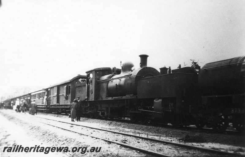 P02456
MS class Garratt loco, passenger train, first train on the Busselton to Flinders Bay line, BB line, view along the train
