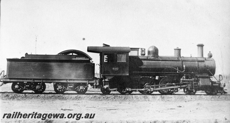 P02460
C class 435, 4-6-2 version, side view.
