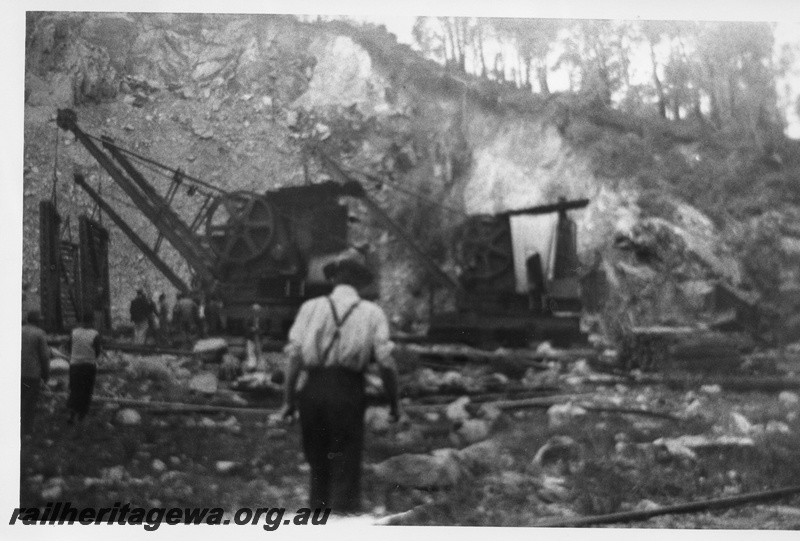 P02469
Excavators/steam cranes, at the face of the Roelands Quarry
