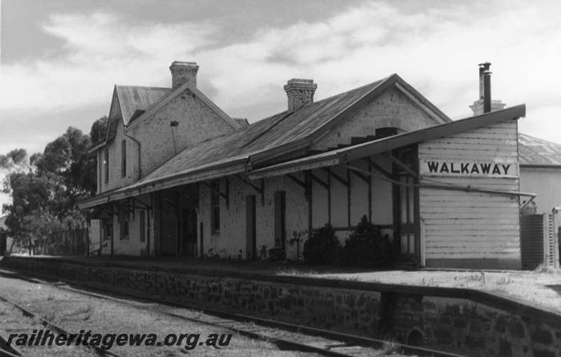 P02470
Station building, nameboard, Walkaway, W line, trackside and end view looking north.
