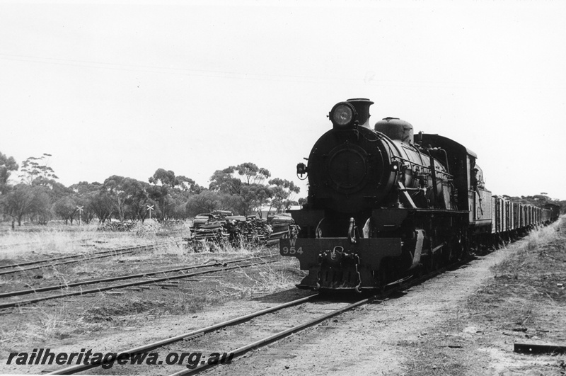 P02494
W class 954,arriving at Corrigin, NWM line, goods train
