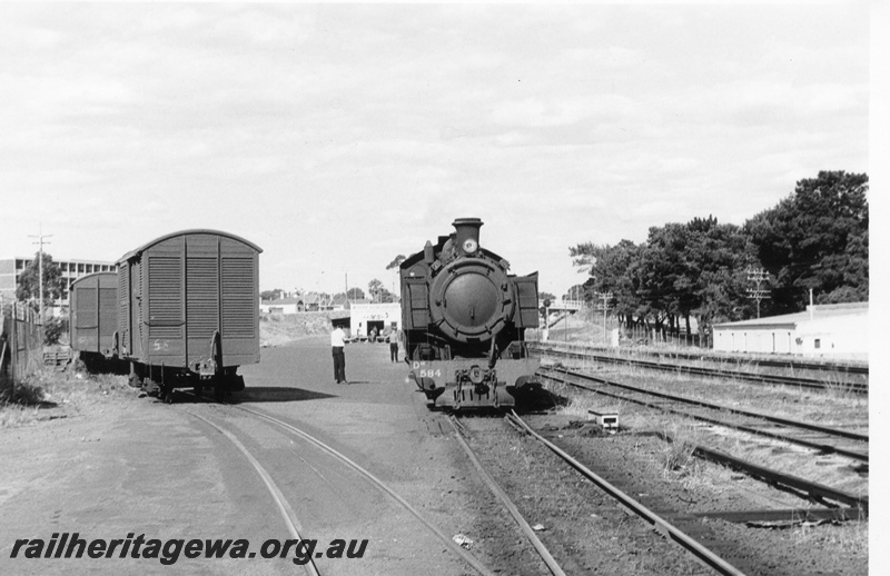 P02497
DM class 584, yard, Subiaco, view looking east, shunting
