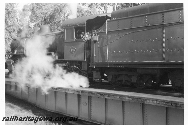 P02512
U class 662 steam locomotive, on Chidlow ARHS Tour, side view on Chidlow's turntable, ER line.
