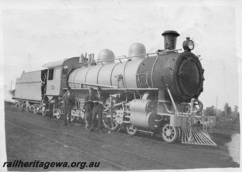 P02524
L class 255 steam locomotive in workshops grey, side and front view. c1924.
