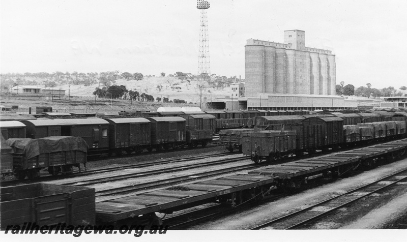P02531
Goods traffic including brakevans, louvre vans, open wagons, flat top wagons, tankers, KW class wagon, silos, train control building, Avon Yard, Northam.
