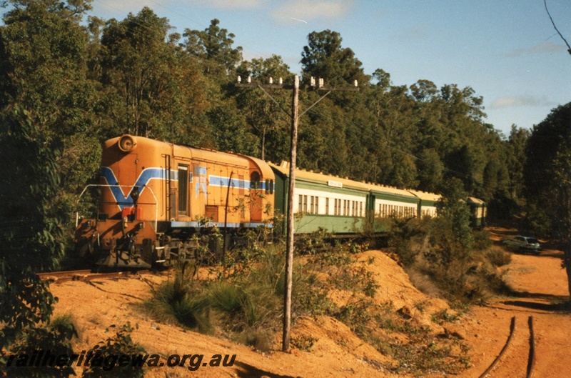 P02571
English Electric DE class F43 diesel locomotive hauling AQL class 290 