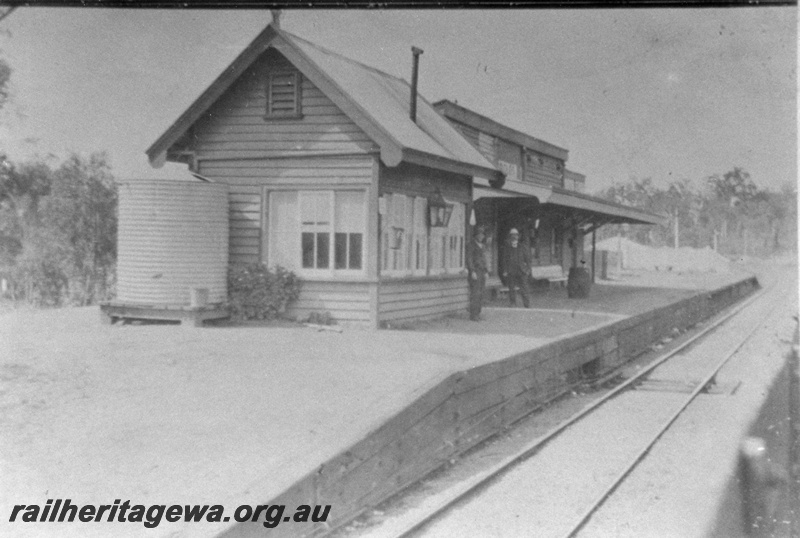 P02579
Signal box, station building, platform, Wooroloo, ER line, view along platform looking east
