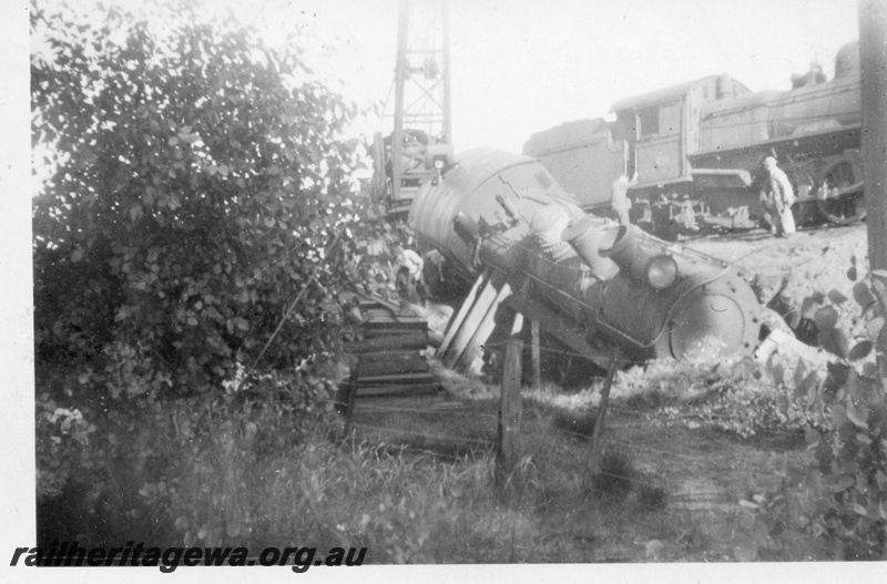 P02580
ES class 332 derailed 10/6/1951,  lying in a creek at Wooroloo, ER line, a PR class loco and a breakdown crane in the background, same as P14688
