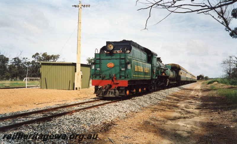 P02617
W class 908 running tender first, Yilliminning, NWM line, stopping for a staff change, on a Hotham Valley Railway tour train
