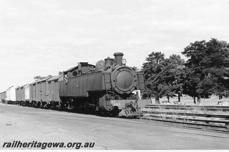 P02631
DM class 584, yard, Subiaco, view looking east, shunting
