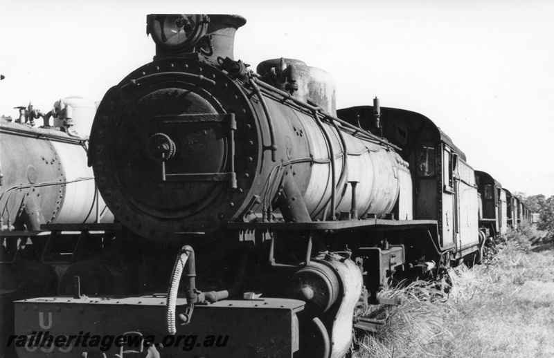 P02634
U class 653, Midland graveyard, front and side view
