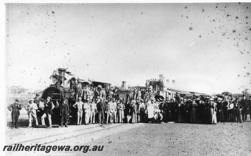 P02645
MRWA B class loco decorated with flags and bunting, Watheroo, MR line, for the opening of the line from Mullewa to Cue, NR line. (Ref: Australian Railway History, Volume 63, Issue 892, page 14)
