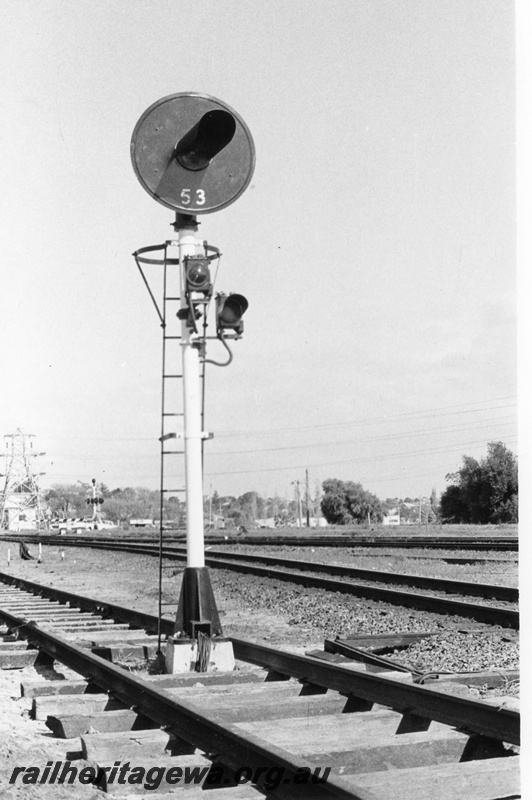 P02650
Searchlight signal No.53, Rivervale, SWR line, signal placed in the middle of the track, front view. Rear view of this signal in P2488
