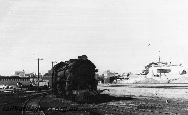 P02652
V class 1213 steam locomotive, side and front view, East Perth, ER line.
