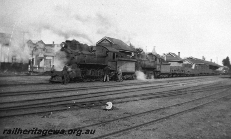 P02664
E class steam locomotives double heading on first train out of Katanning after rail strike, side view, station buildings in the background, GSR line.
