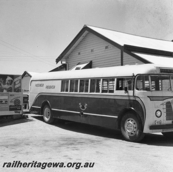 P02678
Railway road service passenger freighter bus, Dp52, 18 seat Foden, side view, Pinjarra.
