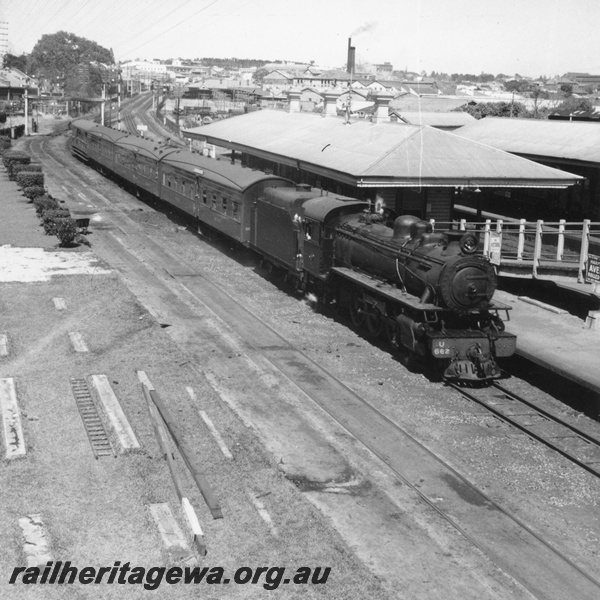 P02685
U class 662 steam locomotive on the Australind, side and front view, East Perth, ER line.
