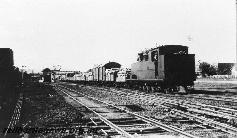 P02707
K class 191 steam locomotive on train 72 Up goods, side and end view, Midland Junction, ER line.
