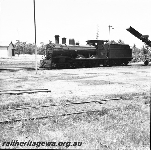 P02713
MRWA B class 6 steam locomotive, front and side view, part view of a coal elevator
