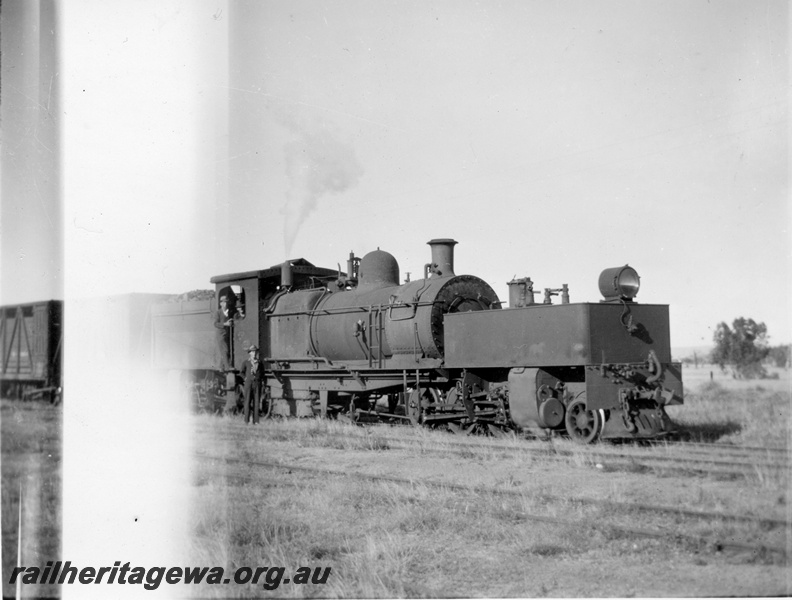 P02727
MS class 389 Garratt articulated steam locomotive, side and front view, Pinjarra, SWR line.
